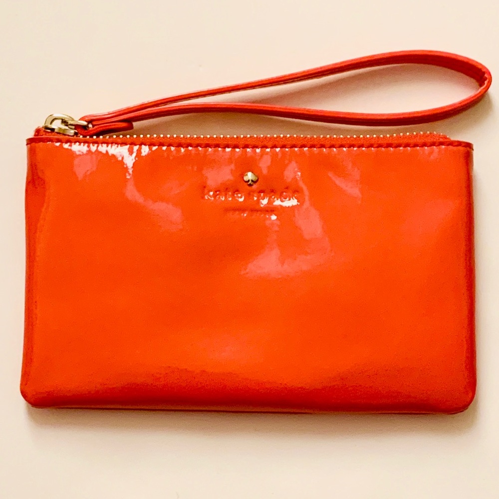 Kate Spade ♠️ Harrison Street Bee Wristlet (Coral)